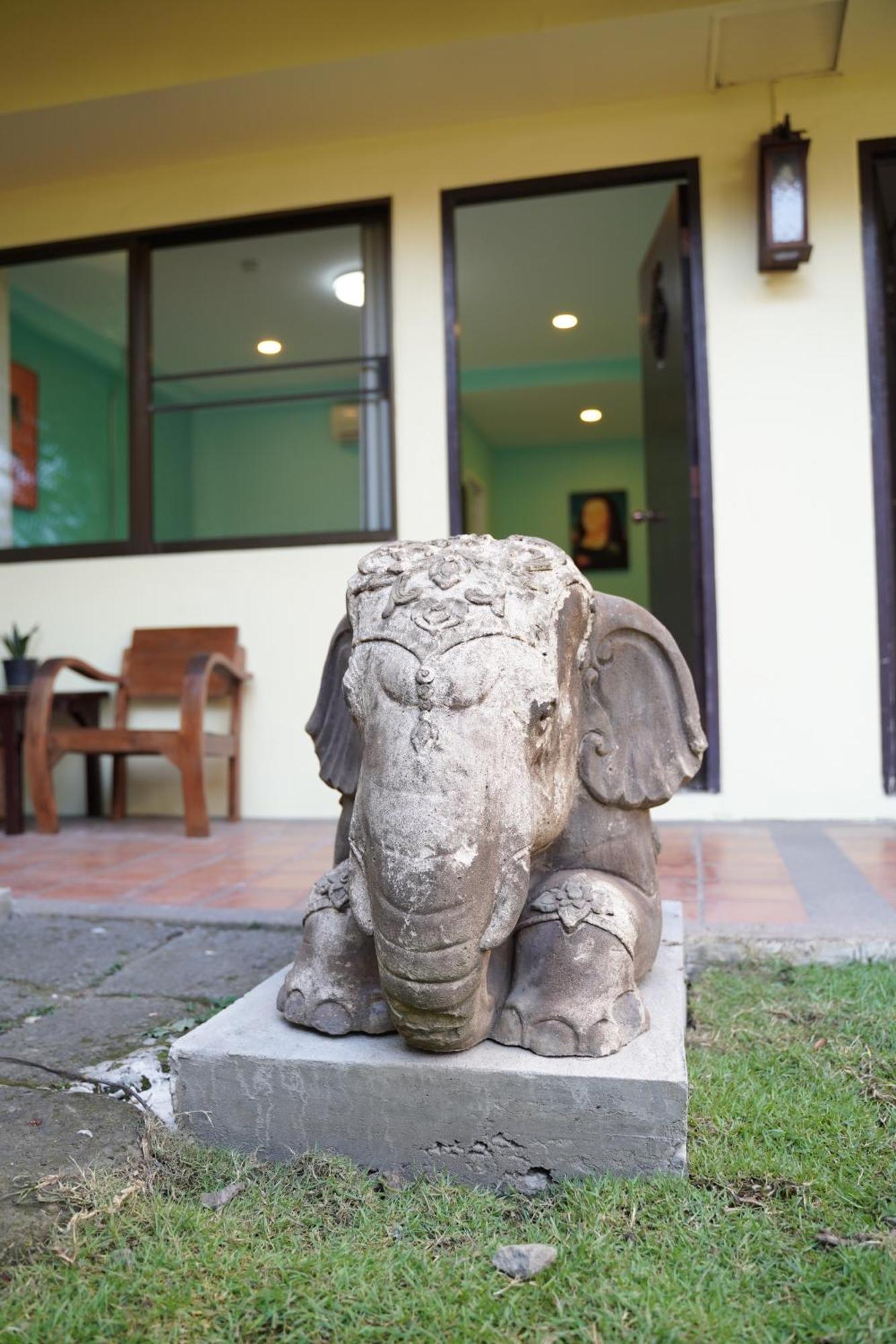 Elegant Lanna Guesthouse チエンマイ エクステリア 写真