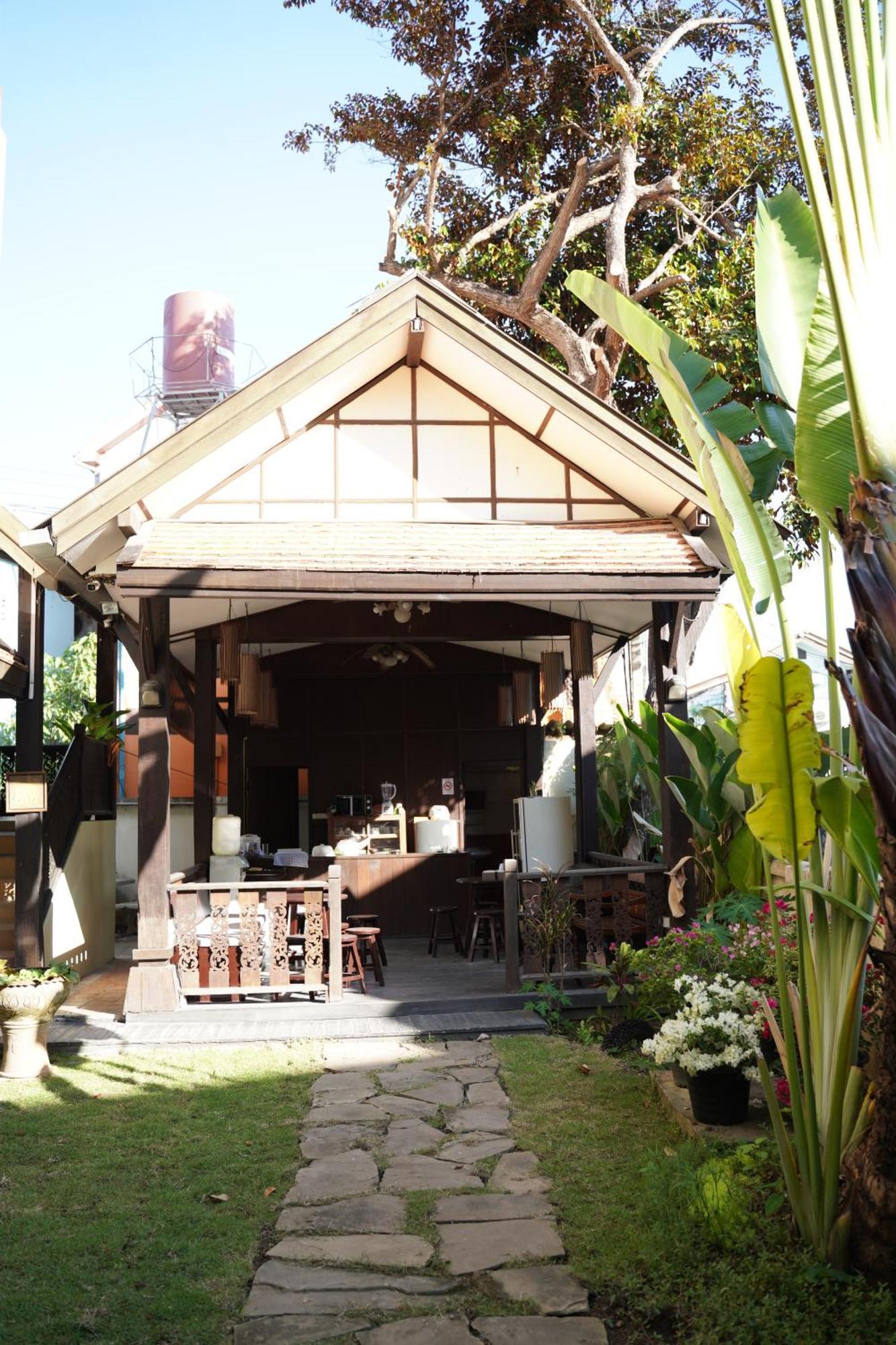 Elegant Lanna Guesthouse チエンマイ エクステリア 写真